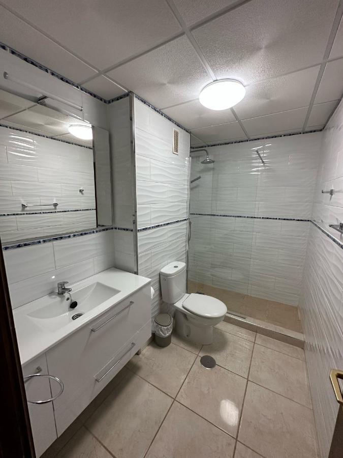 Victoria Court 2- Lovely Apartment 25 아로나 외부 사진