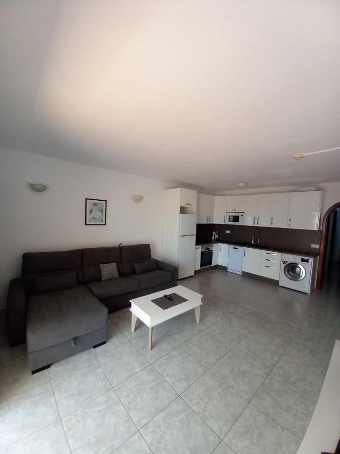 Victoria Court 2- Lovely Apartment 25 아로나 외부 사진