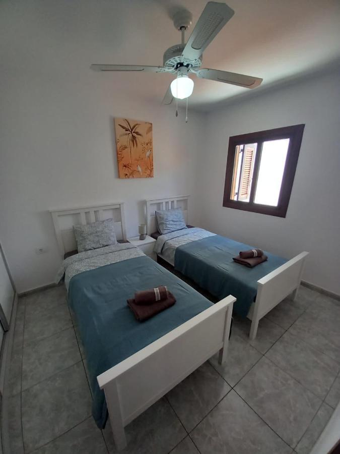 Victoria Court 2- Lovely Apartment 25 아로나 외부 사진