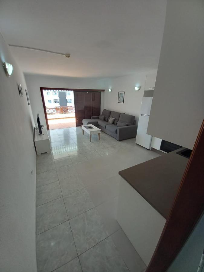 Victoria Court 2- Lovely Apartment 25 아로나 외부 사진